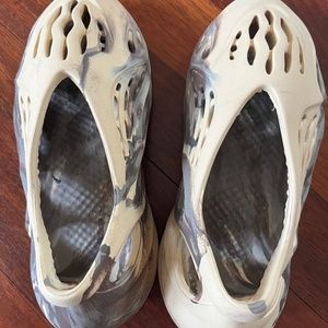 Adidas Zeezy Foam Runner